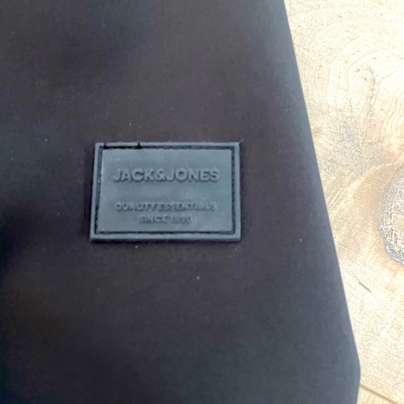 Jack & Jones light weight jacket, hooded, zip closure. - Picture 3 of 4